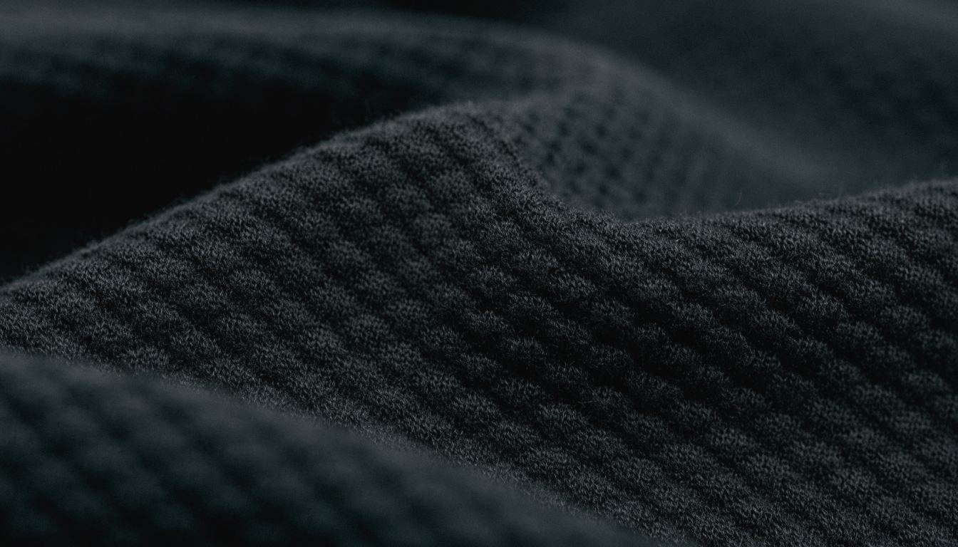Maille piquée noire en nid d'abeille en gros plan